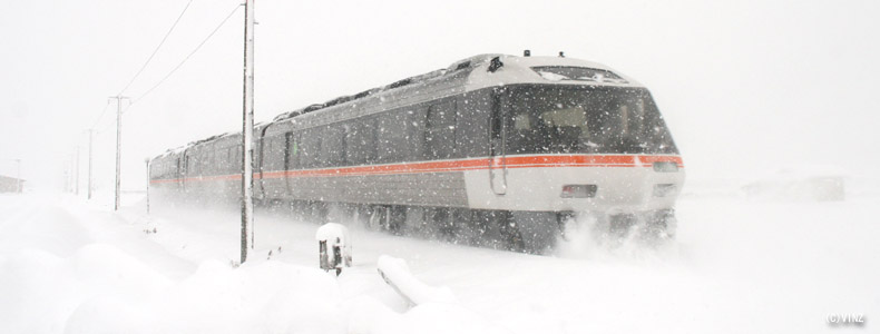雪景色 雪国 冬 鉄道 高山本線 特急 ワイドビューひだ（飛騨）